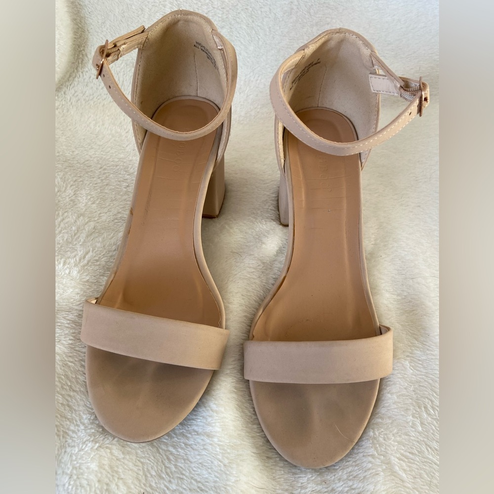 Women’s beige block heel. Size 7